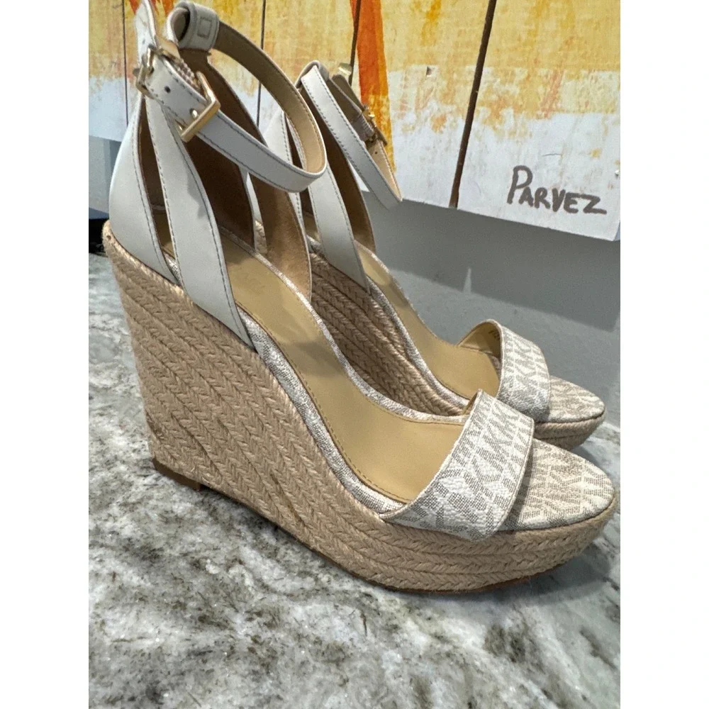 MICHAEL Michael Kors Kimberly Logo and Leather Wedge‎ Espradille Sandals size 7